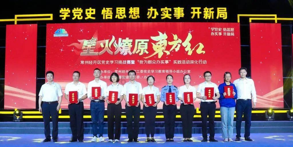 汪峰女儿小苹果久违晒动态,与闺蜜热舞养眼至极,和早年判若两人