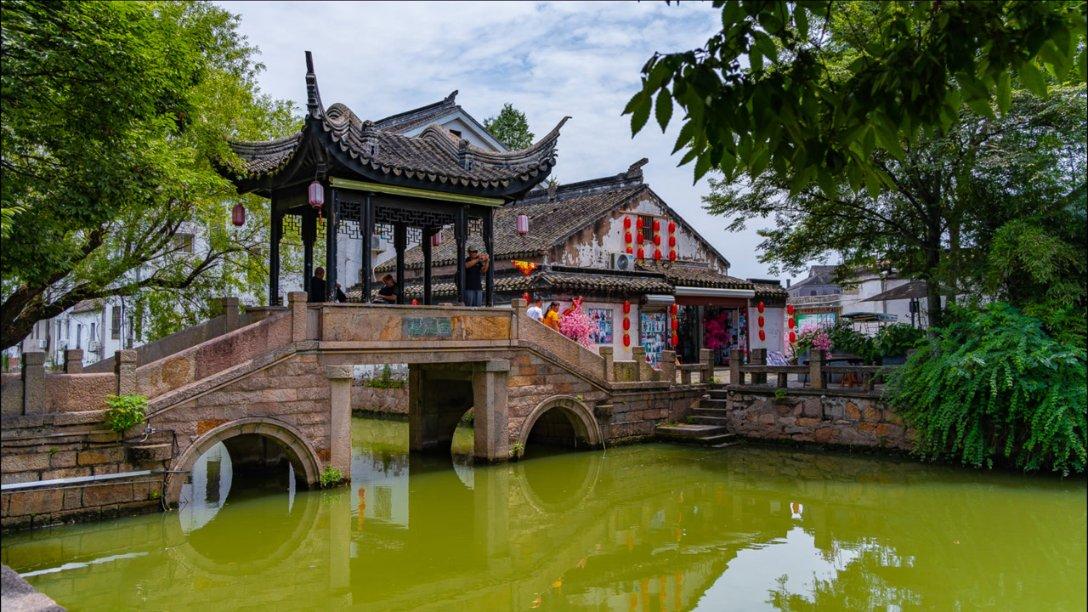 奔腾岁月：小强没工作没学历，立夏十分嫌弃他，只有立秋愿意游戏画面